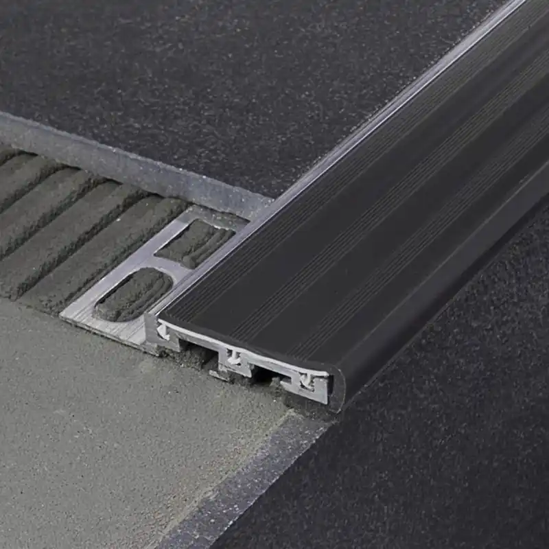Op = Op Profilo per scale in alluminio e PVC Grigio scuro SB Cerfix Prostep