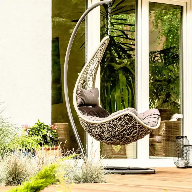 Poltrona sospesa a dondolo in wicker marrone naturale - PONZA Weekendaanbieding