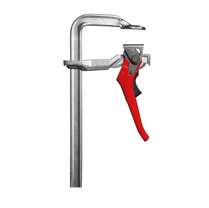 Laatste Kans Strettoio morsetto a leva BESSEY GH r r r Profilo della guida ottimizzato per un accumulo stabile della forza di serraggio, in particolare in caso di sfruttamento massimo dell’apertura. r Leva di sbloccaggio con materiale antislittamento r Eccentrici in acciaio sinterizzato particolarmente resistenti all’usura, attrito ridotto grazie all’elevata durezza superficiale r Rapido – fino a 5 volte più rapido degli strettoi tradizionali r Sicuro – insensibile alle vibrazioni r Potente – forza di serraggio fino a 8.500 N r r r
Meccanismo di blocco sicuro r
Il meccanismo di blocco garantisce un serraggio controllato, rapido e antivibrazioni. L‘elevata resistenza antiusura dell‘eccentrico garantisce una lunga durata di vita dello strettoio. r r
Massima stabilità r
Il profilo della guida ottimizzato con riserve di forza più grandi permette un accumulo stabile della forza di serraggio, in particolare in caso di sfruttamento massimo dell’apertura. La staffa di fissaggio monoblocco, con piastra di pressione sagomata, è temprata e zincata, da cui ne deriva un’elevata capacità di carico, nonché un’ottima resistenza alla torsione. r r
Arco scorrevole seghettato r
L‘arco di scorrimento è dentato e forgiato a caldo in acciaio temperato. Per una durata estremamente lunga. r r
Leve di serraggio e rilascio ergonomiche r
La leva di serraggio verniciata a polvere ha una forma particolarmente ergonomica. La leva di sblocco rivestita in plastica con protezione antiscivolo offre una presa sicura quando si rilascia il morsetto. r r
AREE DI APPLICAZIONE r r r Allestimento di interni r Costruzione in metallo r DIY r Falegnameria r Costruzione a secco r Lavori di serratura r Serraggio con forze di leva – Rapido, sicuro, forte r r r
MATERIALE COSTRUTTIVO r r r Staffa fissa e scorrevole in acciaio temperato, zincata r Leva in zinco pressofuso, verniciata a polvere r Elementi di collegamento in acciaio, zincati e /o fosfatati r Pulsante di sblocco in plastica r r
", "sku" "09644762", "brand" { "@type" "Thing", "name" "BESSEY" }, "offers" { "@type" "Offer", "priceCurrency" "EUR", "price" "91.40", "itemCondition" "http //schema.org/NewCondition", "availability" "http //schema.org/InStock", "url" "https //www.toolshopitalia.it/shop/strettoio-morsetto-a-leva-bessey-gh-mm-400", "seller" { "@type" "Organization", "name" "ToolShop Italia - Ferramenta Online" } }
}