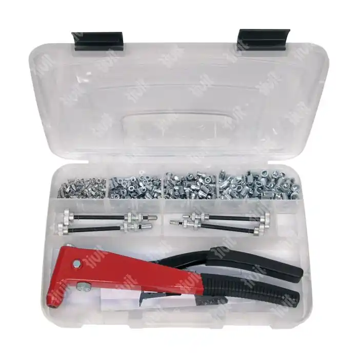 Rivettatrice manuale RIVIT RIV901CX per inserti da M3 a M6 r r
In cassetta di plastica trasparente comprensiva di inserti r r r ITC-Z M3 (100pz per tipo) r ITC-Z M4 (100pz per tipo) r ITC-Z M5 (100pz per tipo). r ITC-Z M6 (100pz per tipo). r r
", "sku" "09789067", "brand" { "@type" "Thing", "name" "RIVIT" }, "offers" { "@type" "Offer", "priceCurrency" "EUR", "price" "162.50", "itemCondition" "http //schema.org/NewCondition", "availability" "http //schema.org/InStock", "url" "https //www.toolshopitalia.it/shop/rivettatrici-manuali/rivettatrice-manuale-rivit-riv901cx-per-inserti-da-m3-a-m6", "seller" { "@type" "Organization", "name" "ToolShop Italia - Ferramenta Online" } }
} Snelle Levering