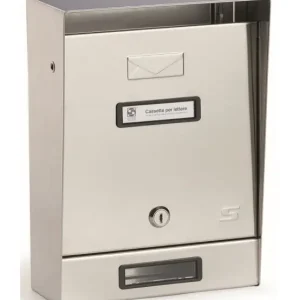 Must-Have Cassetta postale bifacciale in acciaio inox per recinzioni Silmec 10-009.25 r r r Interamente realizzata in acciaio inox 18 /10 satinato lucido. r Serratura a cilindro con due chiavi numerate. r Spioncino e portanome intercambiabili, in materiale plastico. r Impostazione da un lato e porta ritiro dall‘altro. r Protetta da portina oscillante. r r r
DATI TECNICI r r r Costruita in acciaio inox satinato r Impostazione dall‘alto e porta ritiro dall‘altro r Apertura imbucalettere 170 x 27 mm r Dimensioni L 220mm x H 305mm x P 85 /115mm r r r r r r
", "sku" "00153294", "brand" { "@type" "Thing", "name" "SILMEC" }, "aggregateRating" { "@type" "AggregateRating", "ratingValue" "5.00", "reviewCount" "1" }, "offers" { "@type" "Offer", "priceCurrency" "EUR", "price" "53.15", "itemCondition" "http //schema.org/NewCondition", "availability" "http //schema.org/InStock", "url" "https //www.toolshopitalia.it/shop/cassette-postali/cassetta-postale-bifacciale-acciaio-inox-per-recinzioni-silmec-10-009-25", "seller" { "@type" "Organization", "name" "ToolShop Italia - Ferramenta Online" } }
}