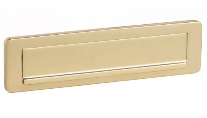 Placca buca lettere 275x75 mm SILMEC 10-660.61 in ottone lucido r r r Placca S /600 realizzata in ottone, grazie al design semplice e moderno risponde alle esigenze di eleganza e serietà. r L’apertura imbucalettere è protetta da portina oscillante verso l’esterno. r E’ ideale per essere installata nel proprio ingresso, permettendo la raccolta della corrispondenza e il ritiro nel lato posteriore. r Corredata da viti per un fissaggio sicuro. r Dimensioni placca 275 x 75 mm r Dimensioni apertura imbuca lettere 230 x 43 mm r Protetta da portina oscillante verso l’esterno r Completa di viti per il fissaggio r r r r
", "sku" "00509961", "brand" { "@type" "Thing", "name" "SILMEC" }, "offers" { "@type" "Offer", "priceCurrency" "EUR", "price" "53.40", "itemCondition" "http //schema.org/NewCondition", "availability" "http //schema.org/InStock", "url" "https //www.toolshopitalia.it/shop/cassette-postali/placca-buca-lettere-275x75-mm-silmec-10-660-61-in-ottone-lucido", "seller" { "@type" "Organization", "name" "ToolShop Italia - Ferramenta Online" } }
} Beste Prijs