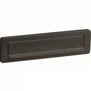 Placca bucalettere Silmec 10-660.84 in ottone verniciato grigio ferro r r r Placca S /600 realizzata in ottone, grazie al design semplice e moderno risponde alle esigenze di eleganza e serietà. r L’apertura imbucalettere è protetta da portina oscillante verso l’esterno. r E’ ideale per essere installata nel proprio ingresso, permettendo la raccolta della corrispondenza e il ritiro nel lato posteriore. r Corredata da viti per un fissaggio sicuro. r dimensioni 275 x 75 mm r apertura imbuca lettere di dimensioni 230 x 43 mm r protetta da portina oscillante verso l’esterno r Completa di viti per il fissaggio r r r r
", "sku" "09769212", "brand" { "@type" "Thing", "name" "SILMEC" }, "offers" { "@type" "Offer", "priceCurrency" "EUR", "price" "53.40", "itemCondition" "http //schema.org/NewCondition", "availability" "http //schema.org/InStock", "url" "https //www.toolshopitalia.it/shop/cassette-postali/placca-buca-lettere-275x75-mm-silmec-10-660-84-in-ottone-verniciato-grigio-ferro", "seller" { "@type" "Organization", "name" "ToolShop Italia - Ferramenta Online" } }
} Dagaanbieding