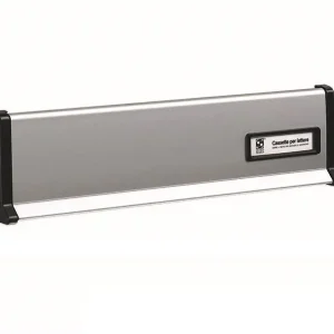 Beperkte Voorraad Placca buca lettere Silmec 10-650.72 in alluminio verniciato argento r r r Placca S /600 di grandi dimensioni con design elegante, moderno e raffinato è pensata per dare importanza all’estetica, pur rimando economica. r Munita di portanome applicato alla portina, è ideale per essere installata nel proprio ingresso, permettendo la raccolta della corrispondenza e il ritiro nel lato posteriore. r Corredata da viti per un fissaggio sicuro. r Dimensioni placca 376 x 90 mm r Apertura imbuca lettere dimensioni 352 x 42 mm r Protetta da portina oscillante verso l’esterno (formato DIN B4) r Dotata di telaio e di portanome in ABS color nero r r r r
", "sku" "00441513", "brand" { "@type" "Thing", "name" "SILMEC" }, "offers" { "@type" "Offer", "priceCurrency" "EUR", "price" "26.40", "itemCondition" "http //schema.org/NewCondition", "availability" "http //schema.org/InStock", "url" "https //www.toolshopitalia.it/shop/cassette-postali/placca-buca-lettere-376x90-mm-in-alluminio-verniciato-argento-silmec-10-650-72", "seller" { "@type" "Organization", "name" "ToolShop Italia - Ferramenta Online" } }
}
