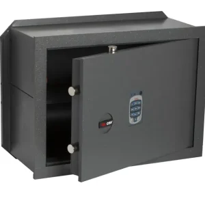 Actieprijs Cassaforte a combinazione da murare DGT Vision CISA 82710.40 r r r Dimensioni esterne L420 x H300 x P200 mm r Dimensioni interne L402 x H282 x P150 mm r La cassaforte CISA DGT Vision è la soluzione ideale per custodire i propri oggetti più cari massima sicurezza unita ad una elevata semplicità di utilizzo. r r r
Resistenza ai più comuni tentativi di scasso tramite utensili elettromeccanici. r r r Frontale in acciaio spessore 10 mm. r Catenacci in acciaio diametro 22 mm. r Assemblaggio delle parti di tenuta sul frontale con saldature al laser. r Piastra di protezione del meccanismo di apertura contro il trapano. r r r
Altissimo numero di combinazioni per una totale sicurezza contro aperture indesiderate. r r r Più di 1000 miliardi di combinazioni possibili. r r r
Consente di digitare il codice utente anche in condizioni di scarsa illuminazione. r r r Combinatore elettronico digitale a 12 cifre e tastiera retroilluminata. r Segnalazioni visive e acustiche per verificare l’esattezza delle operazioni. r r r
Apertura garantita anche in caso venga dimenticato il codice utente. r r r Grazie al master code è possibile memorizzare anche un codice di emergenza, in caso si dimentichi il codice utente. r r r
Mai più pile scariche a cassaforte chiusa. r r r Segnalazione led pile scariche. r r r
CARATTERISTICHE TECNICHE r r r Tastiera elettroluminescente r Frontale in acciaio spessore 10 /12 mm in base alle dimensioni r Assemblaggio dei componenti di tenuta con robuste saldature r Catenacci girevoli in acciaio nichelato del diametro di 22 mm r Speciale verniciatura a forno ad alta resistenza contro la corrosione r Piastra di protezione della serratura in acciaio carbonitrurato r Serratura e meccanismi fissati direttamente sullo sportello della cassaforte r Comandi di apertura, non sporgenti, in posizione di riposo r r r
DOTAZIONE r r r Cavo per alimentazione esterna r Ripiani (dove previsto) r Foglio istruzioni r Istruzioni d’installazione r r
", "sku" "00491396", "brand" { "@type" "Thing", "name" "CISA" }, "offers" { "@type" "Offer", "priceCurrency" "EUR", "price" "415.50", "itemCondition" "http //schema.org/NewCondition", "availability" "http //schema.org/InStock", "url" "https //www.toolshopitalia.it/shop/casseforti/cassaforte-a-combinazione-da-murare-dgt-vision-cisa-82710-40-cm-42x30x20", "seller" { "@type" "Organization", "name" "ToolShop Italia - Ferramenta Online" } }
}