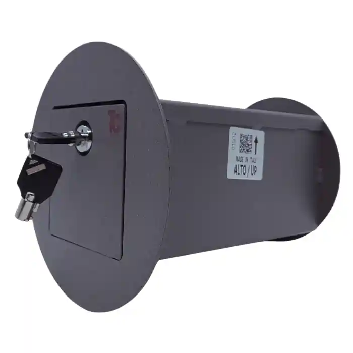 Cassetta di sicurezza cassaforte a scomparsa BLINDINO NEW con cilindro a chiave tubolare di alta sicurezza r r
Disponibile nei seguenti modelli r r r Mod. 0 /80 (ø mm 80x205) dimensioni scatola interna 138x45x42 mm r Mod. 0 /110 (ø mm 110x205) dimensioni scatola interna 138x65x62 mm r Mod. 0 /140 (ø mm 140x205) dimensioni scatola interna 138x85x82 mm r r r
CARATTERISTICHE PRINCIPALI r r r Lunghezza ESTERNA del cassetto mm 205 (per tutti 3 i modelli) r Lunghezza INTERNA del cassetto mm 138 (per tutti 3 i modelli) r Cilindro con chiave tubolare di alta sicurezza r r r
Cassetta di sicurezza corazzata con installazione a parete a scomparsa. r r r Si può occultare nei luoghi più strategici e impensabili, dove una normale cassaforte non potrebbe essere installata, ideale per nascondere e proteggere gioielli, documenti importanti, denaro, oggetti preziosi e molto altro. r Si installa facilmente, senza grandi opere murarie evitando l‘intervento di tecnici specializzati, direttamente a casa tua, in ufficio o in negozio. r Blindino è costituito interamente in acciaio ed è dotato di una serratura con cilindro a profilo europeo di alta protezione. r Lo sportello esterno ha uno spessore di 5 cm di pieno acciaio con spine cementate antitrapano e protezione antitaglio. r r r
MONTAGGIO r r r Blindino è estremamente facile da installare senza grandi opere murarie ed è possibile farlo evitando l‘intervento di tecnici specializzati. r È sufficiente quindi una minima attrezzatura per un montaggio fai da te semplice e sicuro. r A tale proposito si possono seguire i passaggi di installazione come nelle immagini seguenti o visionando il video dedicato. r r r
OCCULTAZIONE DELLA CASSETTA DI SICUREZZA r r r Tramite tappo magnetico che simula una scatola di derivazione elettrica (fornita a parte) r r r
BLINDINO VISIBILE r r r r
BLINDINO OCCULTATO r r r
", "sku" "09801257", "brand" { "@type" "Thing", "name" "BLINDINO" }, "aggregateRating" { "@type" "AggregateRating", "ratingValue" "5.00", "reviewCount" "3" }, "offers" { "@type" "Offer", "priceCurrency" "EUR", "price" "71.20", "itemCondition" "http //schema.org/NewCondition", "availability" "http //schema.org/InStock", "url" "https //www.toolshopitalia.it/shop/casseforti/cassetta-di-sicurezza-cassaforte-a-scomparsa-blindino-mm80", "seller" { "@type" "Organization", "name" "ToolShop Italia - Ferramenta Online" } }
} Rechtstreeks Van De Fabrikant