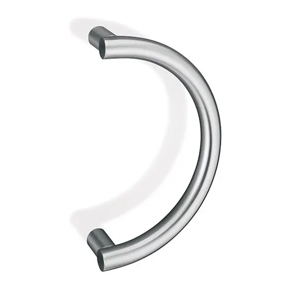Betrouwbaar Maniglione semicircolate in acciaio inox curvato Ø30 mm PBA 2CC.250.0030.44 (PROGRAMMA 200) r r r Maniglione in acciaio Inox Aisi 316L r Finitura standard satinata r Forma semicircolare con supporti dritti. r Impugnatura Ø 30 mm r Interasse supporti A=300 mm r Ingombro B=330 mm r Ingombro laterale E=180 mm r Sporgenza D=75 mm r Supporti rotondi Ø 30 mm come impugnatura. r Possibiltà di installazione su porte in alluminio, vetro, legno, PVC e sistemi misti per mezzo dei kit di fissaggio Pba da ordinare in base al materiale. r Accessori di protezione per fissaggio a vetro inclusi nella confezione. r Dispositivo di fissaggio antieffrazione. r Fissaggio Pba di tipo D da ordinare a parte (vedi sezione accessori) r r r r
", "sku" "00486910", "brand" { "@type" "Thing", "name" "PBA" }, "offers" { "@type" "Offer", "priceCurrency" "EUR", "price" "159.00", "itemCondition" "http //schema.org/NewCondition", "availability" "http //schema.org/InStock", "url" "https //www.toolshopitalia.it/shop/maniglieria/maniglione-in-acciaio-inox-curvato-o30-mm-pba-2cc-250-0030-44", "seller" { "@type" "Organization", "name" "ToolShop Italia - Ferramenta Online" } }
}