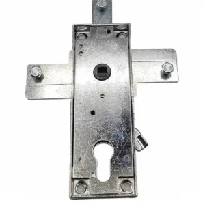 Serratura per porte basculanti profilo europeo con dispositivo antieffrazione Prefer 6584.681Z.0000 r r r Fornita senza cilindro r Predisposta per cilindro profilo europeo r Interasse 70 mm r Con levetta di sbloccaggio interna con dispositivo antieffrazione. r Scatola zincata 55,5 x 155 mm r Dimensioni e quote generali come da immagini r r r
Applicazione r r r Su porte basculanti, 3 chiusure, sui lati dx e sx e in alto. r Funzionamento dall’interno e dall’esterno apertura con maniglia, sbloccaggio dall’esterno con chiave, dall’interno con levetta laterale. r r
", "sku" "09657892", "brand" { "@type" "Thing", "name" "PREFER" }, "offers" { "@type" "Offer", "priceCurrency" "EUR", "price" "37.15", "itemCondition" "http //schema.org/NewCondition", "availability" "http //schema.org/InStock", "url" "https //www.toolshopitalia.it/shop/serrature-e-accessori/serratura-per-porte-basculanti-con-dispositivo-antieffrazione-prefer-6584-681z-0000", "seller" { "@type" "Organization", "name" "ToolShop Italia - Ferramenta Online" } }
} Populair