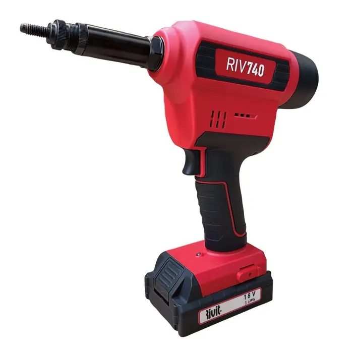 Snelle Levering Rivettatrice 18V 2Ah litio RIVIT RIV 740 in valigetta con doppia batteria r r r Rivettatrice a batteria dotata di potente ed affidabile motore Brushless e di batteria di lunga durata, con un ampio campo di applicazione, per rivetti da d.2.4 fino a d.6.4 mm in tutte le principali leghe e acciai. r Ghiera zigrinata si allenta e si stringe a mano. r Cono terminale in acciaio per una maggiore solidità e durata nel tempo. r Gancio a scomparsa per bilanciatore. r Led luminoso indica l’azionamento del tool. r Contenitore per chiodi trasparente facilmente removibile. r Pulsante di avviamento robusto e ben integrato nella struttura. r Impugnatura ergonomica in gomma morbida. r Indicatore luminoso la luce indica l’area della posa. r Led batteria indicante il livello di carica. r r r
Fornita con r r r ugello a trattenuta d.4.8 montato r 1 ugello a trattenuta d.2.4, 3.2, 4.0, 6.4 r 2 batterie r 1 caricabatteria r 1 Valigetta r 1 chiave 12-17-22-23.5-26 r 1 gancio per cintura r 2 tubi aprimorsetti r 1 tubetto grafite 10 gr. r r r
Applicazioni r r r Generiche, serbatoi, carpenterie, spessori diversi. (Rivetti standard, stagni, Multigrip) r Materiali edili, laterzi, pannelli grecati, coperture coibentate. (Rivetti Fioriv) r Pannelli solari, staffe da tetto, spessori variabili. (Rivetti Gtreriv, Rivbu, Rivinox) r Plastiche, vetronite, casse in legno, batterie, cabinati, quadri elettrici. (Rivetti Masriv, Treriv, Goriv) r r r
N° max rivetti applicabili con una batteria r
(valore stimato con una batteria carica al 100% alla temperatura ambiente di 25°C) r r r d. 2.4 Alluminio 1500 /1600 r d. 3.0 /3.2 Alluminio 1400 /1500 r d. 3.0 /3.2 Acciaio 1300 /1400 r d. 3.0 /3.2 Acciaio inox 1200 /1300 r d. 4.0 Alluminio 1300 /1400 r d. 4.0 Acciaio 1200 /1300 r d. 4.0 Acciaio inox 1100 /1200 r d. 4.8 Alluminio 1200 /1300 r d. 4.8 Acciaio 1100 /1200 r d. 4.8 Acciaio inox 1000 /1100 r d. 6.0 Acciaio 900 /1000 r d. 6.0 Acciaio inox 800 /900 r d. 6.4 Alluminio 1000 /1100 r d. 6.4 Acciaio 900 /1000 r r
", "sku" "09790834", "brand" { "@type" "Thing", "name" "RIVIT" }, "offers" { "@type" "Offer", "priceCurrency" "EUR", "price" "903.00", "itemCondition" "http //schema.org/NewCondition", "availability" "http //schema.org/InStock", "url" "https //www.toolshopitalia.it/shop/rivettatrici-a-batteria/rivettatrice-rivit-riv-740-18v-2ah-litio-in-valigetta-con-doppia-batteria", "seller" { "@type" "Organization", "name" "ToolShop Italia - Ferramenta Online" } }
}