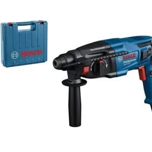 Lage Kosten Trapano perforatore SDS PLUS Bosch Professional GBH 2-21 con valigetta r r r r
DOTAZIONE r r r Limitatore di profondità Codice 2 603 001 009 r Panno per pulizia utensile (codice ricambio 1 619 200 413) r Valigetta Codice 1 619 P10 938 r Impugnatura supplementare Codice 1 619 P16 286 r r r
CARATTERISTICHE r r r Piccolo e potente al tempo stesso il compatto e potente martello perforatore di livello base r Potente motore da 720 Watt e 2,0 Joule di potenza del colpo, per efficienti forature a percussione nel calcestruzzo (fino a 21 mm di diametro) r Martello perforatore compatto, per offrire con praticità le prestazioni di foratura degli utensili Bosch Professional r Martello perforatore versatile e convincente, grazie alle tre modalità, per foratura a percussione, foratura convenzionale e scalpellatura r r r
DATI TECNICI r r r Potenza assorbita nominale 720 W r Potenza del colpo (secondo EPTA 05 /2016) 2 J r Portautensili SDS plus r Peso 2,3 kg r r r
CAMPO DI FORATURA r r r Ø foro, calcestruzzo, punte per martelli 4 – 21 mm r Ø foro max. nel metallo 13 mm r Ø foro max. in legno 30 mm r r r
Caratteristiche principali del prodotto r
Il martello perforatore GBH 2-21 Bosch Professional con tecnologia SDS plus è l’ideale soluzione compatta di livello base per un’efficiente foratura a percussione. Il potente motore da 720 Watt e 2,0 Joule di potenza del colpo permette efficienti forature a percussione nel calcestruzzo fino a 21 mm di diametro. r r
Questo compatto martello perforatore offre con praticità le prestazioni di foratura degli utensili Bosch Professional. È un martello perforatore versatile, che convince con le sue tre modalità, per foratura a percussione, foratura convenzionale e scalpellatura. r r
Attrezzatura e applicazione r
Questo martello perforatore è ideale per impieghi su calcestruzzo, pietra e muratura. r
", "sku" "09791848", "brand" { "@type" "Thing", "name" "BOSCH PROFESSIONAL" }, "offers" { "@type" "Offer", "priceCurrency" "EUR", "price" "153.00", "itemCondition" "http //schema.org/NewCondition", "availability" "http //schema.org/InStock", "url" "https //www.toolshopitalia.it/shop/trapani-tassellatori/trapano-perforatore-bosch-professional-gbh-2-21-sds-plus-720w-con-valigetta", "seller" { "@type" "Organization", "name" "ToolShop Italia - Ferramenta Online" } }
}