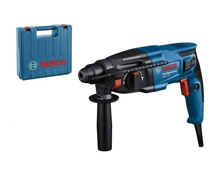 Lage Kosten Trapano perforatore SDS PLUS Bosch Professional GBH 2-21 con valigetta r r r r
DOTAZIONE r r r Limitatore di profondità Codice 2 603 001 009 r Panno per pulizia utensile (codice ricambio 1 619 200 413) r Valigetta Codice 1 619 P10 938 r Impugnatura supplementare Codice 1 619 P16 286 r r r
CARATTERISTICHE r r r Piccolo e potente al tempo stesso il compatto e potente martello perforatore di livello base r Potente motore da 720 Watt e 2,0 Joule di potenza del colpo, per efficienti forature a percussione nel calcestruzzo (fino a 21 mm di diametro) r Martello perforatore compatto, per offrire con praticità le prestazioni di foratura degli utensili Bosch Professional r Martello perforatore versatile e convincente, grazie alle tre modalità, per foratura a percussione, foratura convenzionale e scalpellatura r r r
DATI TECNICI r r r Potenza assorbita nominale 720 W r Potenza del colpo (secondo EPTA 05 /2016) 2 J r Portautensili SDS plus r Peso 2,3 kg r r r
CAMPO DI FORATURA r r r Ø foro, calcestruzzo, punte per martelli 4 – 21 mm r Ø foro max. nel metallo 13 mm r Ø foro max. in legno 30 mm r r r
Caratteristiche principali del prodotto r
Il martello perforatore GBH 2-21 Bosch Professional con tecnologia SDS plus è l’ideale soluzione compatta di livello base per un’efficiente foratura a percussione. Il potente motore da 720 Watt e 2,0 Joule di potenza del colpo permette efficienti forature a percussione nel calcestruzzo fino a 21 mm di diametro. r r
Questo compatto martello perforatore offre con praticità le prestazioni di foratura degli utensili Bosch Professional. È un martello perforatore versatile, che convince con le sue tre modalità, per foratura a percussione, foratura convenzionale e scalpellatura. r r
Attrezzatura e applicazione r
Questo martello perforatore è ideale per impieghi su calcestruzzo, pietra e muratura. r
", "sku" "09791848", "brand" { "@type" "Thing", "name" "BOSCH PROFESSIONAL" }, "offers" { "@type" "Offer", "priceCurrency" "EUR", "price" "153.00", "itemCondition" "http //schema.org/NewCondition", "availability" "http //schema.org/InStock", "url" "https //www.toolshopitalia.it/shop/trapani-tassellatori/trapano-perforatore-bosch-professional-gbh-2-21-sds-plus-720w-con-valigetta", "seller" { "@type" "Organization", "name" "ToolShop Italia - Ferramenta Online" } }
}