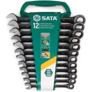 Beste Prijs Set 12 chiavi combinate a cricchietto piatte SATA ST08032 Black edition r r
CARATTERISTICHE r r r Le chiavi a cricchetto sono dotate di un‘estremità aperta e estremità a cricchetto r L‘estremità a cricchetto richiede solo 5° di inclinazione per rimuovere la vite r Lo spessore sottile delle chiavi permete un maggiore accesso in aree di lavoro ristrette r I contrassegni stampati ad alta visibilità forniscono una rapida identificazione delle dimensioni delle chiavi r Finitura in ossido nero per resistere alla corrosione r Realizzato in acciaio per una migliore resistenza e una maggiore durata dell‘utensile r r r
DETTAGLI r r
Perfette per la cassetta degli attrezzi di qualsiasi tecnico, elettricista o meccanico, queste chiavi di alta qualità sono ideali per meccanici diesel, attrezzature pesanti, macchine agricole, riparazioni auto; o rimuovere dadi e bulloni fortemente arrugginiti e bloccati. Consentono di essere impugnate saldamente con facilità per serrare e allentare dadi e bulloni esagonali o quadrati. r r
CONTENUTO DEL SET r r r 8, 9, 10, 11, 12, 13, 14, 15, 16, 17, 18, 19 mm r r
", "sku" "09779631", "brand" { "@type" "Thing", "name" "SATA" }, "offers" { "@type" "Offer", "priceCurrency" "EUR", "price" "69.25", "itemCondition" "http //schema.org/NewCondition", "availability" "http //schema.org/InStock", "url" "https //www.toolshopitalia.it/shop/chiavi-di-manovra/serie-di-12-chiavi-combinate-piatte-a-cricchietto-sata-st08032", "seller" { "@type" "Organization", "name" "ToolShop Italia - Ferramenta Online" } }
}