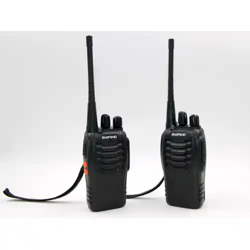 2 walkie-talkie Baofeng ricetrasmittenti portata 1-5 km incluso 2 batterie 2 caricabatteria 2 laccetti 2 clips Favoriet